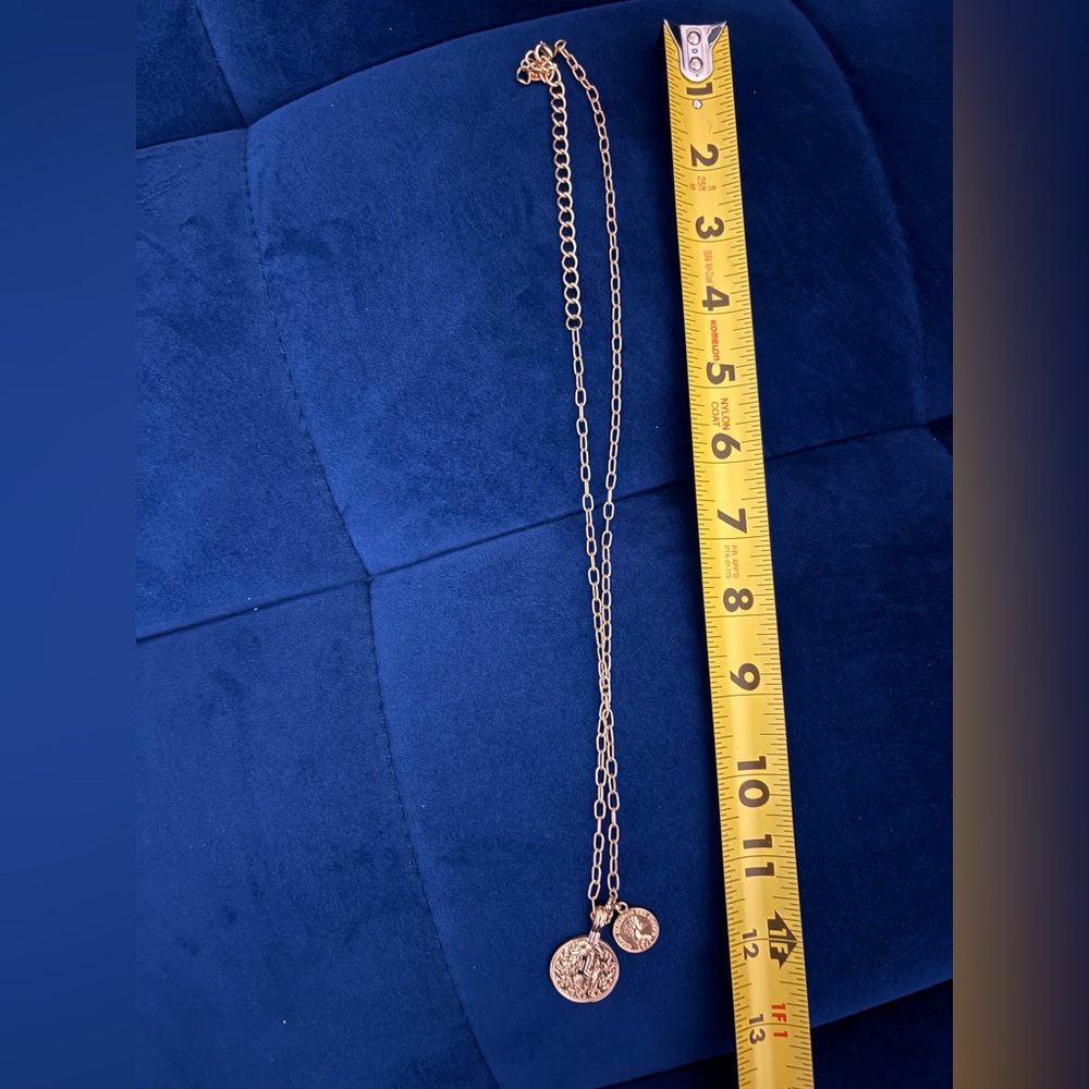 Elegant Gold Pendant Necklace